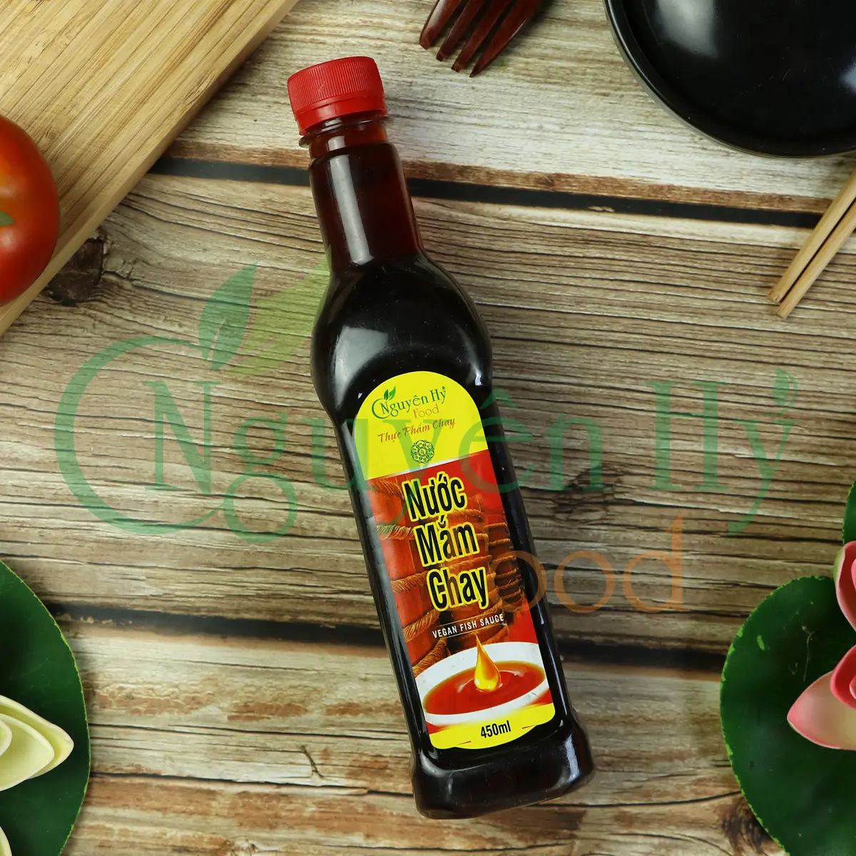 Chai nước mắm chay Nguyên Hỷ trên bàn bếp